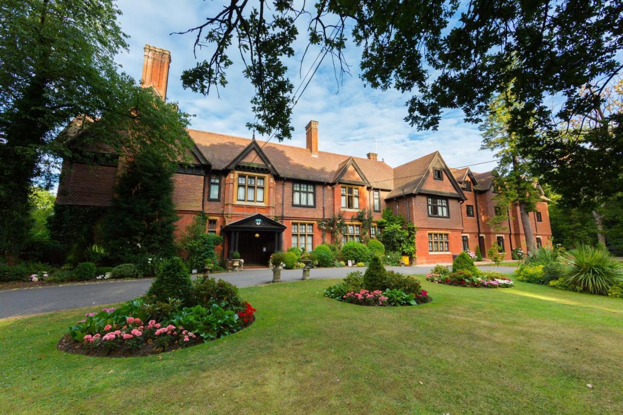 Stanhill Court Hotel Charlwood Exterior photo